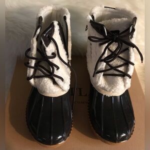 Duck Boots Ivory/ Black Portland Boot Company Woman’s Size 6